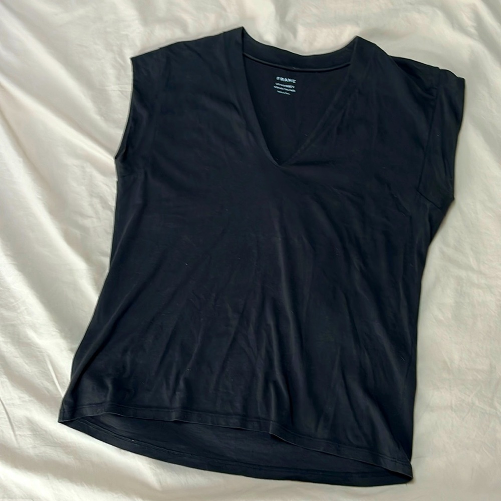 FRAME LE Mid Rise V Neck Tee, size XS, black
